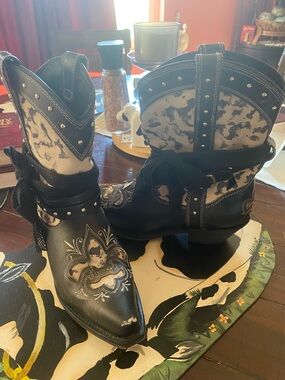 Rockin Country Black and Cream Leather Women's Heeled Boots